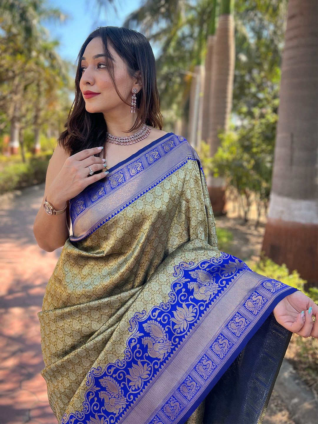 

PATLIPALLU Woven Design Zari Art Silk Banarasi Saree, Olive
