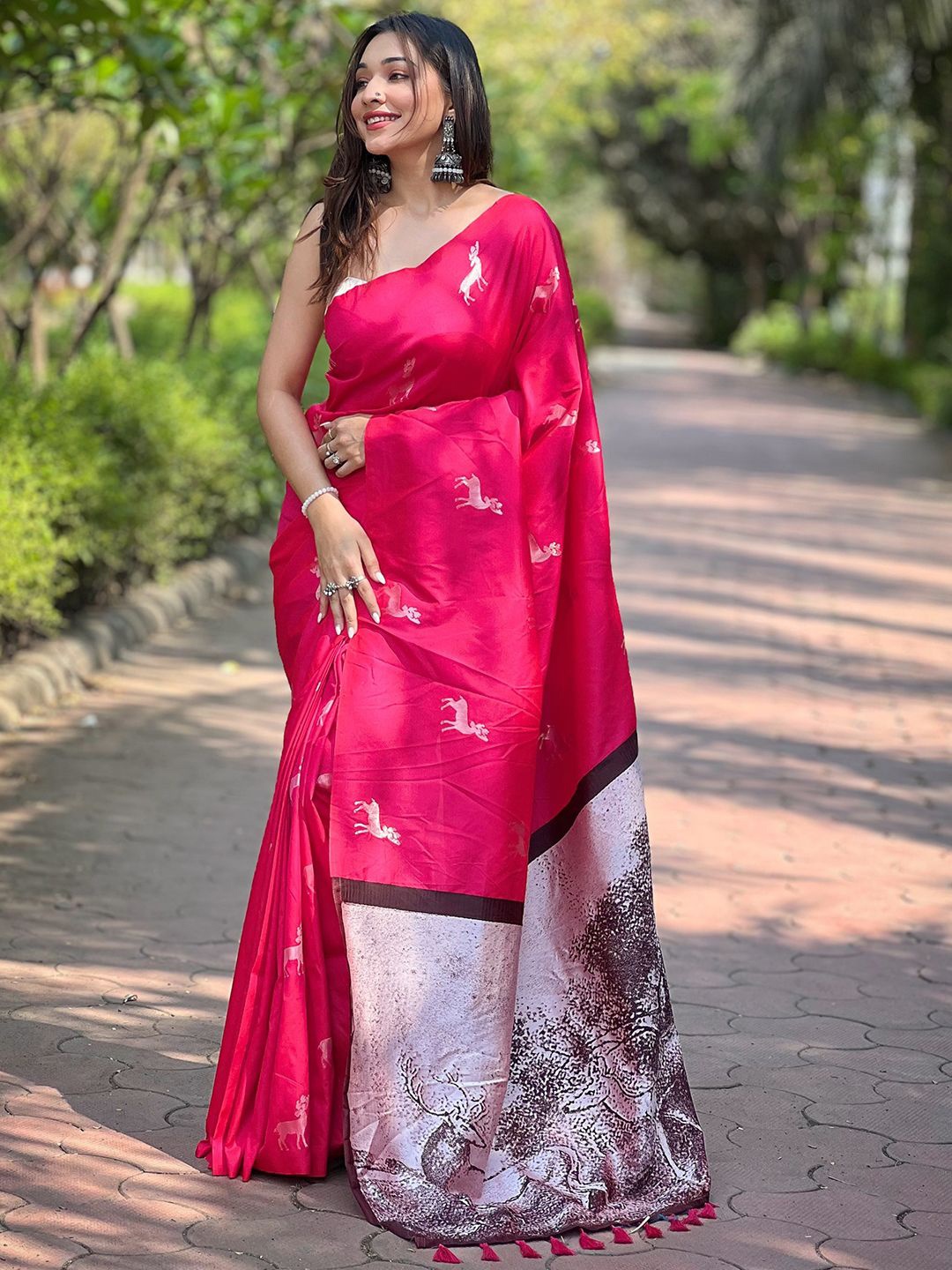 

PATLIPALLU Woven Design Zari Silk Blend Banarasi Saree, Pink