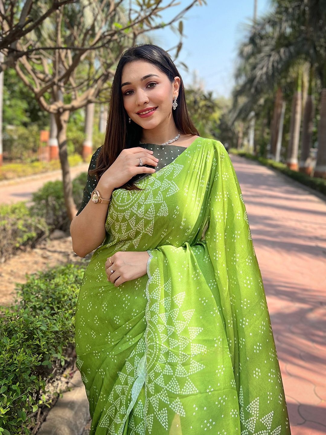 

PATLIPALLU Bandhani Beads and Stones Satin Saree, Green