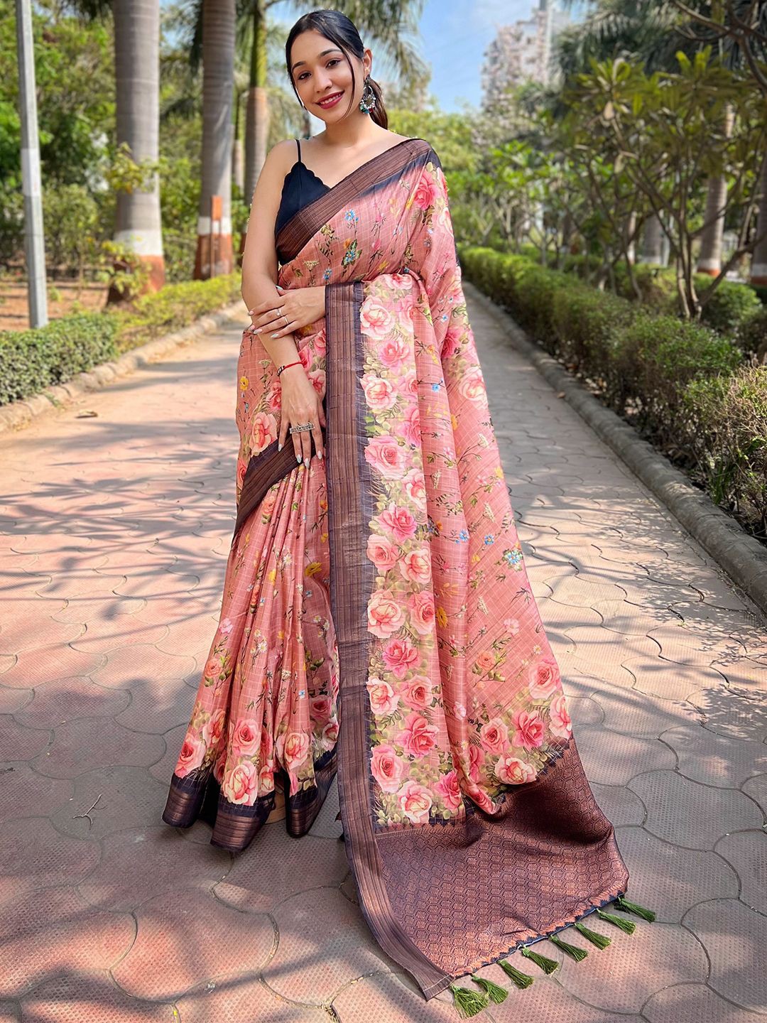 

PATLIPALLU Floral Art Silk Saree, Peach