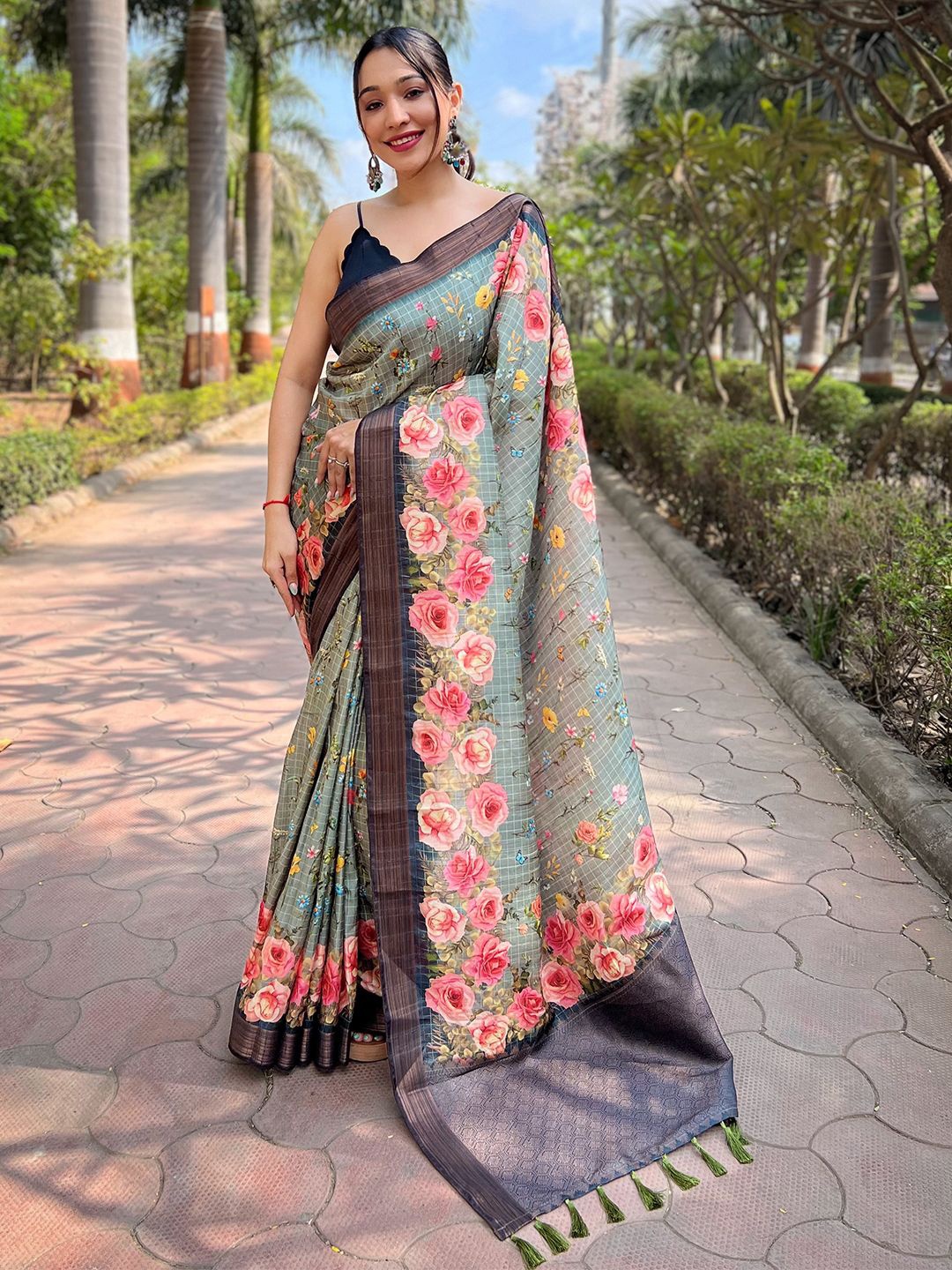 

PATLIPALLU Floral Zari Art Silk Banarasi Saree, Teal