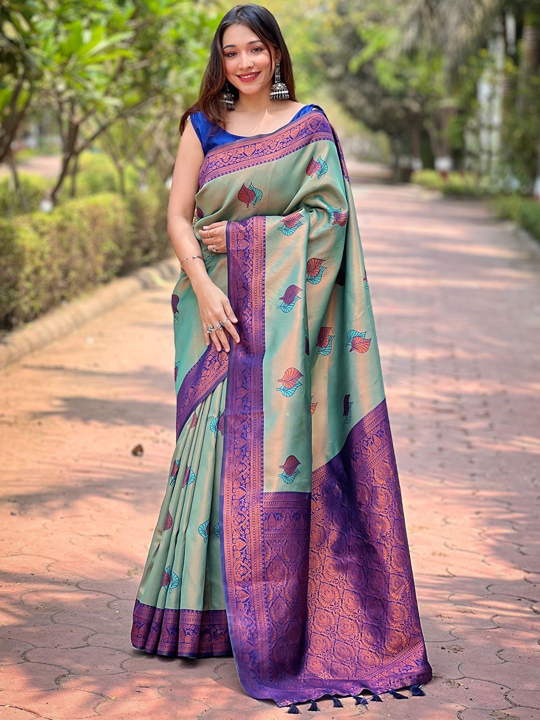 

PATLIPALLU Woven Design Zari Art Silk Banarasi Saree, Olive