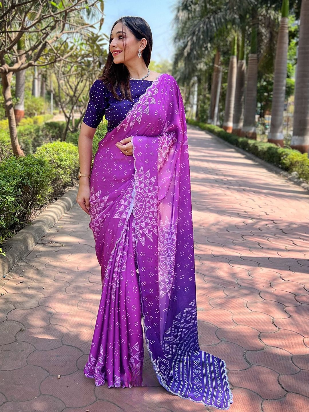 

PATLIPALLU Bandhani Beads and Stones Satin Saree, Purple