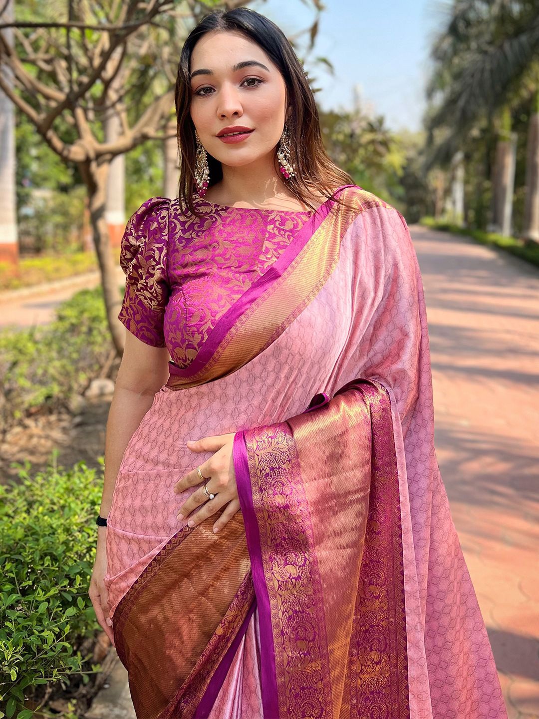 

PATLIPALLU Woven Design Zari Silk Blend Banarasi Saree, Pink