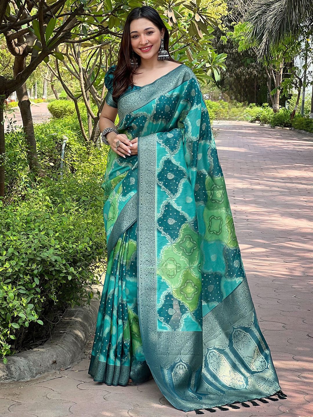 

PATLIPALLU Woven Design Zari Silk Blend Banarasi Saree, Teal