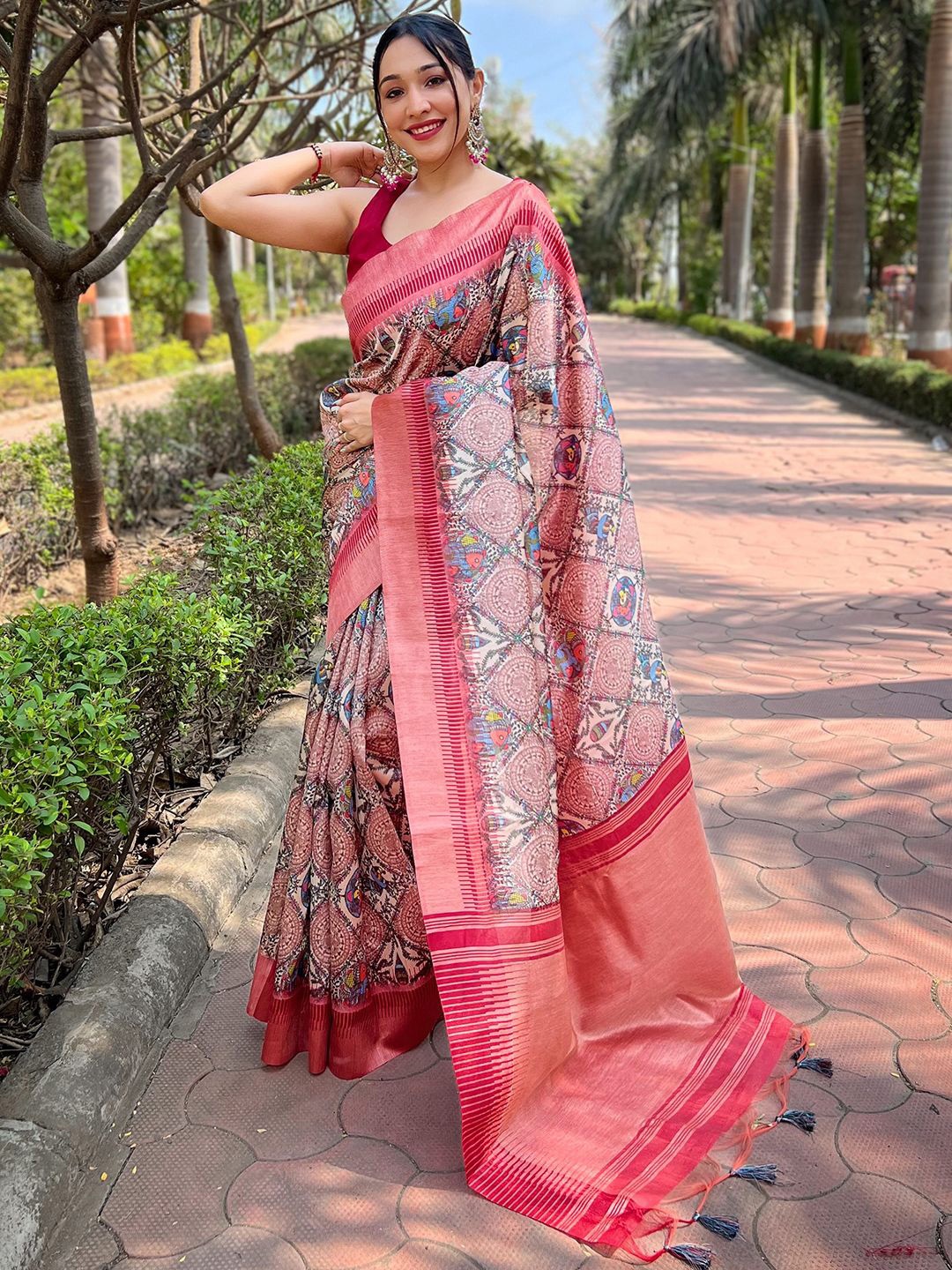 

PATLIPALLU Kalamkari Art Silk Tussar Saree, White