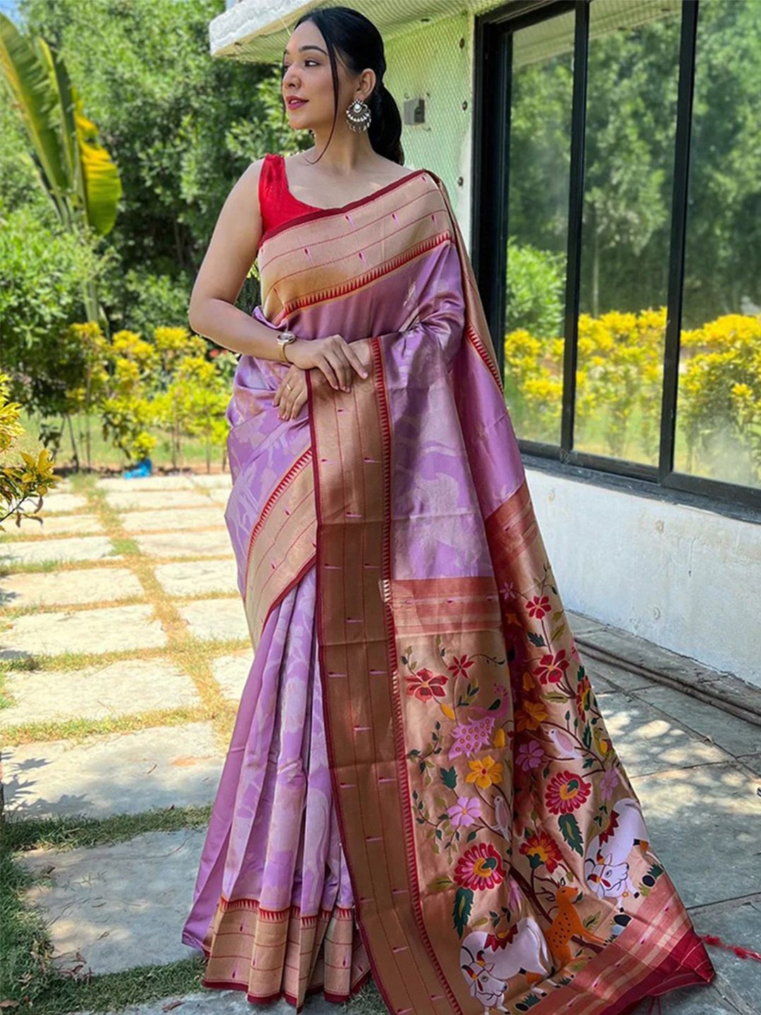 

PATLIPALLU Woven Design Zari Art Silk Banarasi Saree, Lavender
