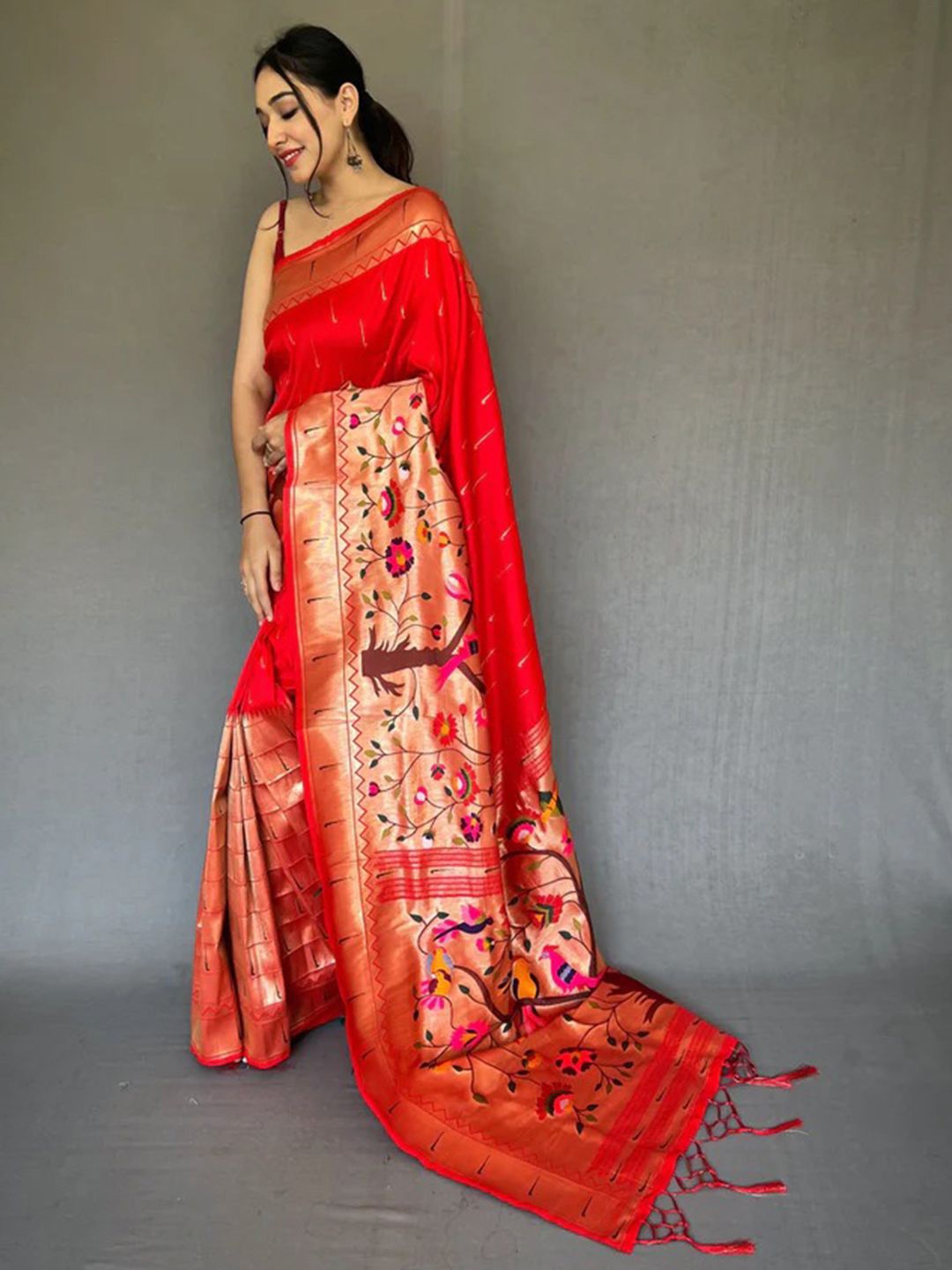

PATLIPALLU Woven Design Zari Art Silk Banarasi Saree, Red