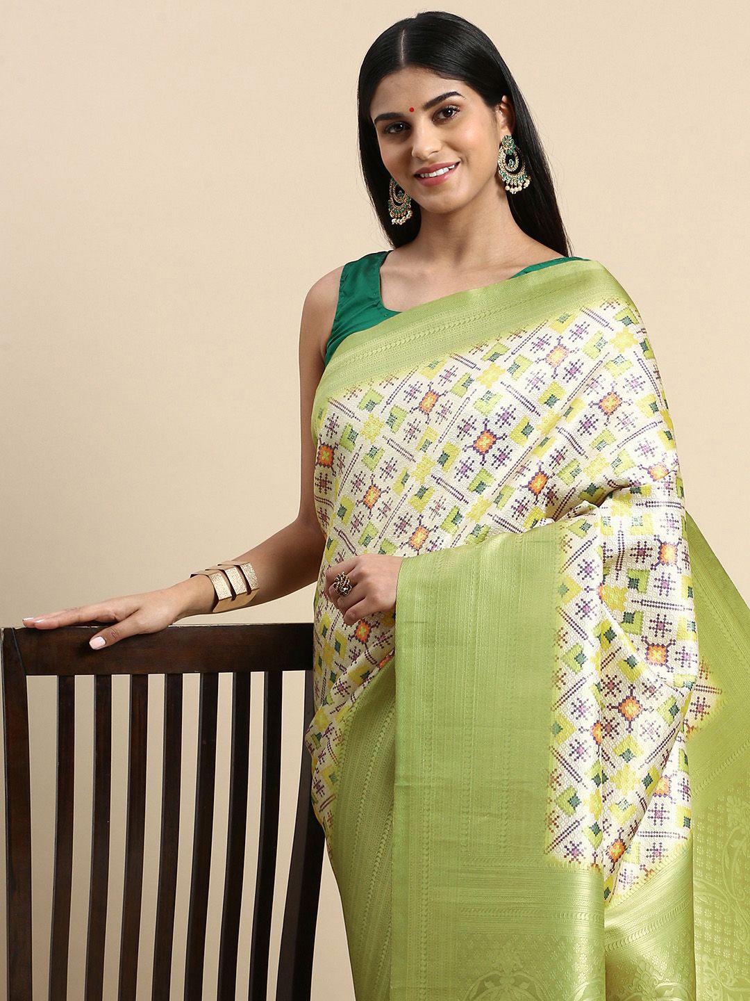 

VASTRANAND Woven Design Zari Silk Blend Patola Saree, Green