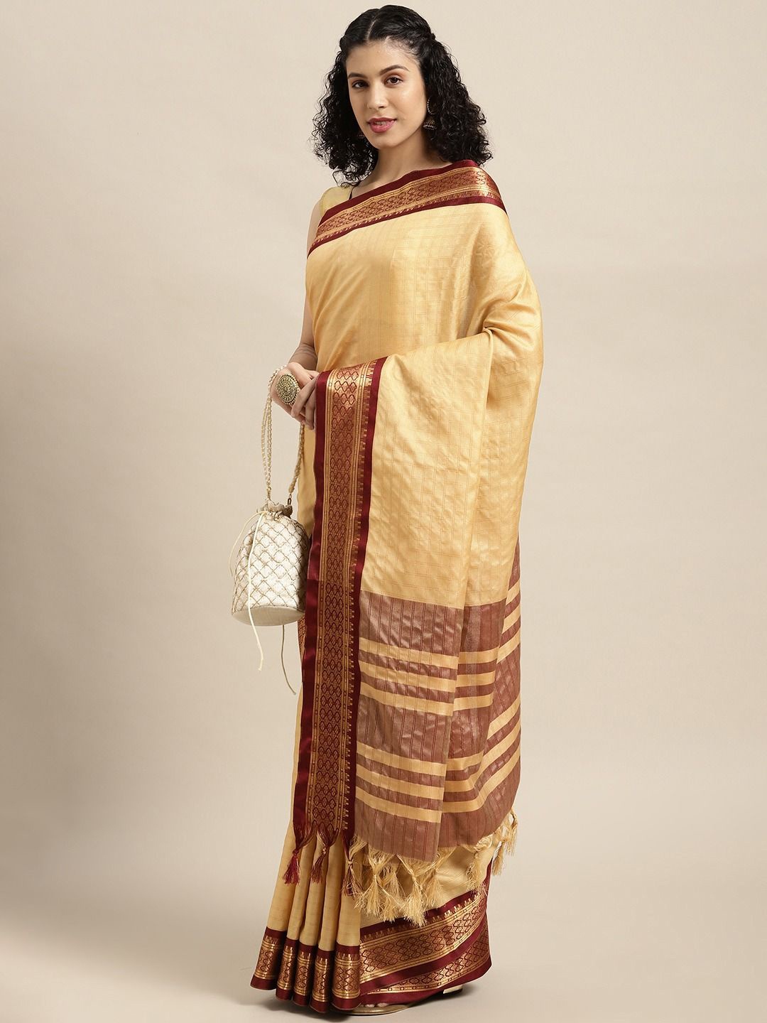 

VASTRANAND Checked Zari Pure Silk Gadwal Saree, Beige