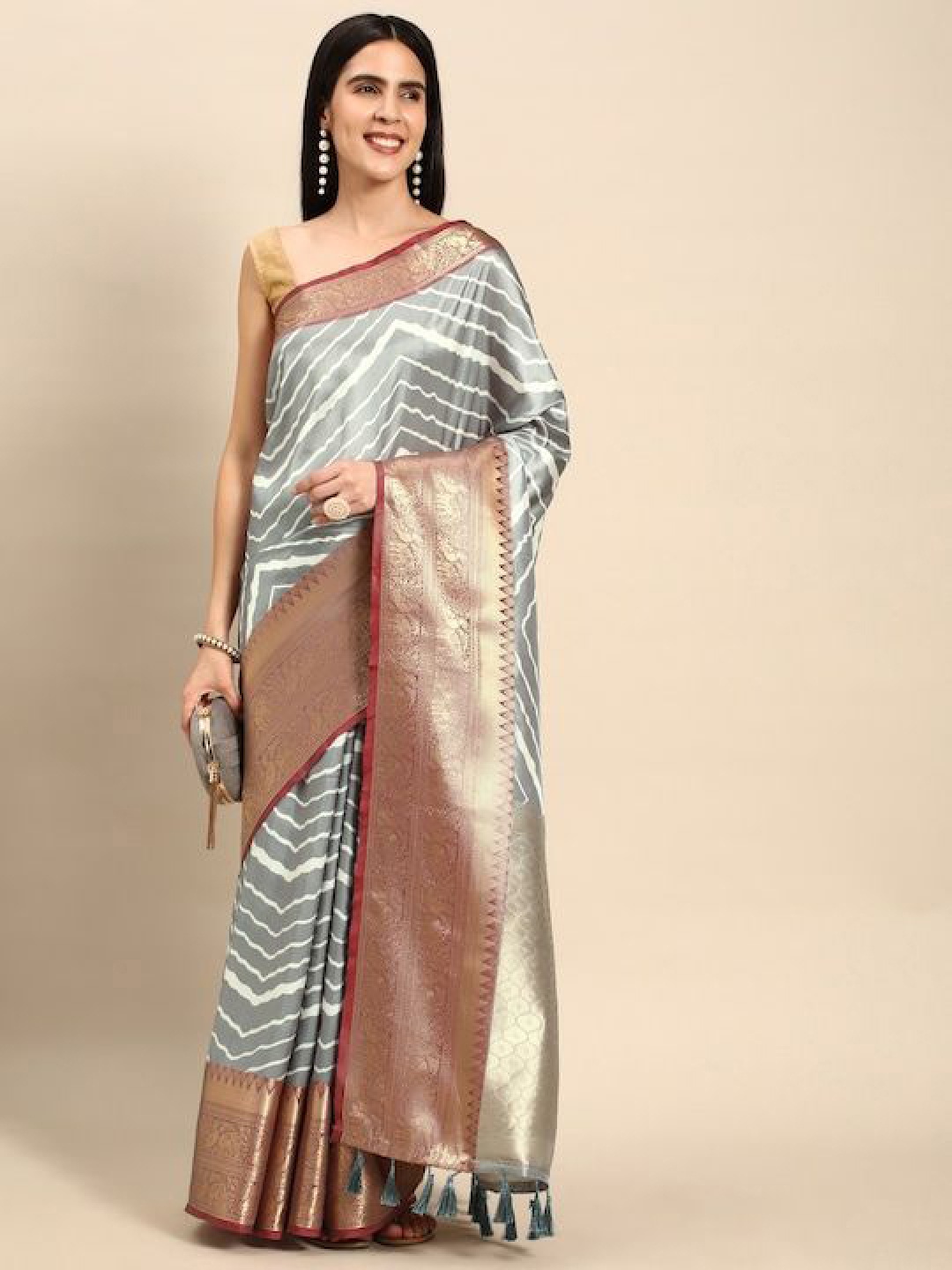 

VASTRANAND Leheriya Zari Silk Blend Banarasi Saree, Grey