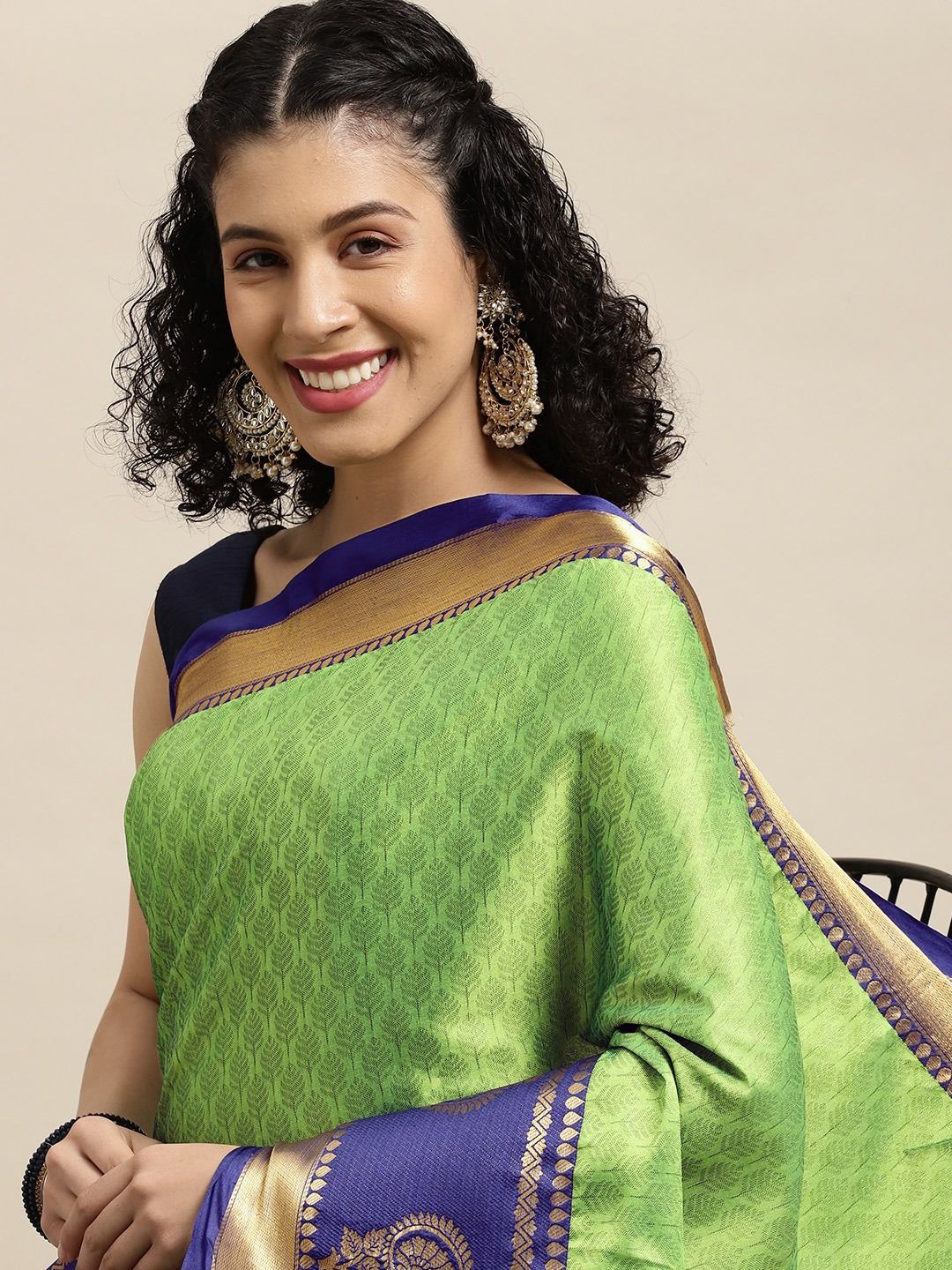 

VASTRANAND Woven Design Zari Silk Blend Banarasi Saree, Green