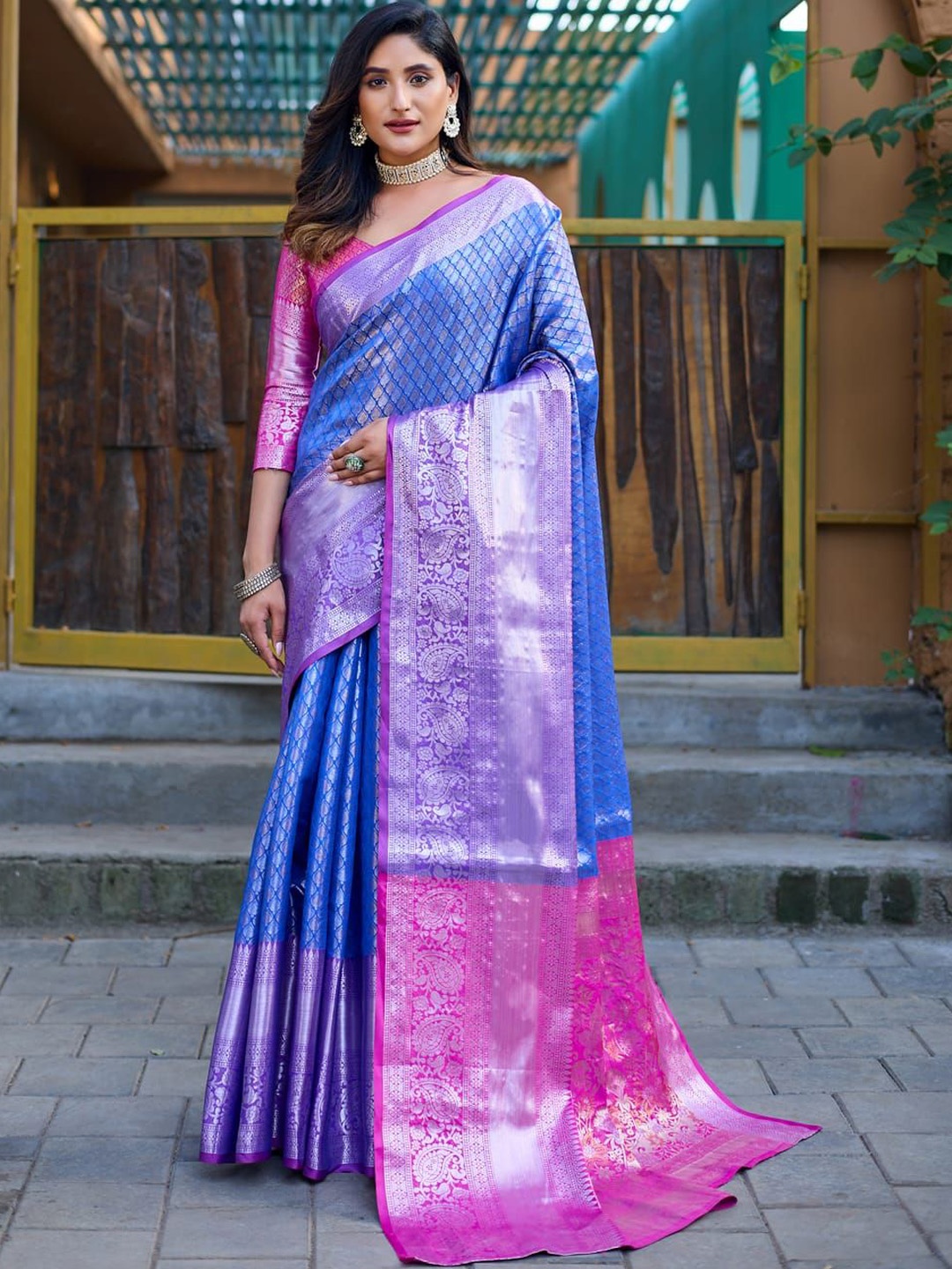 

Suha Handloom Banarasi Saree, Blue