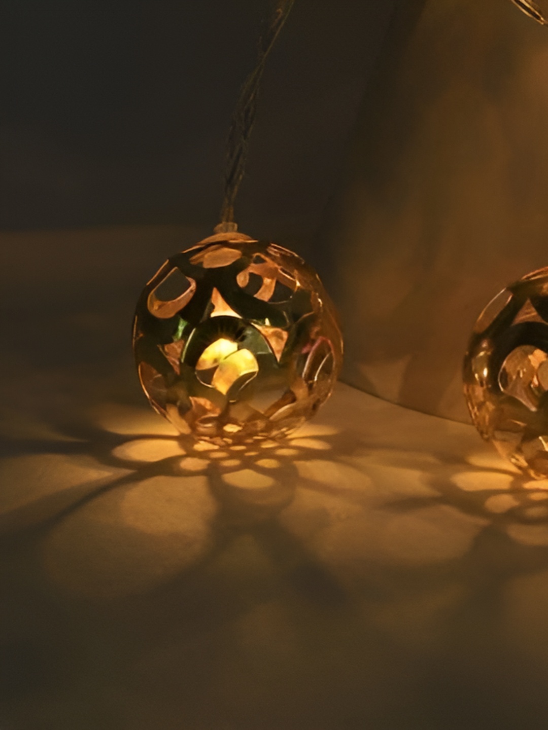 

ENORMITY Yellow Bulb Shape String Lights