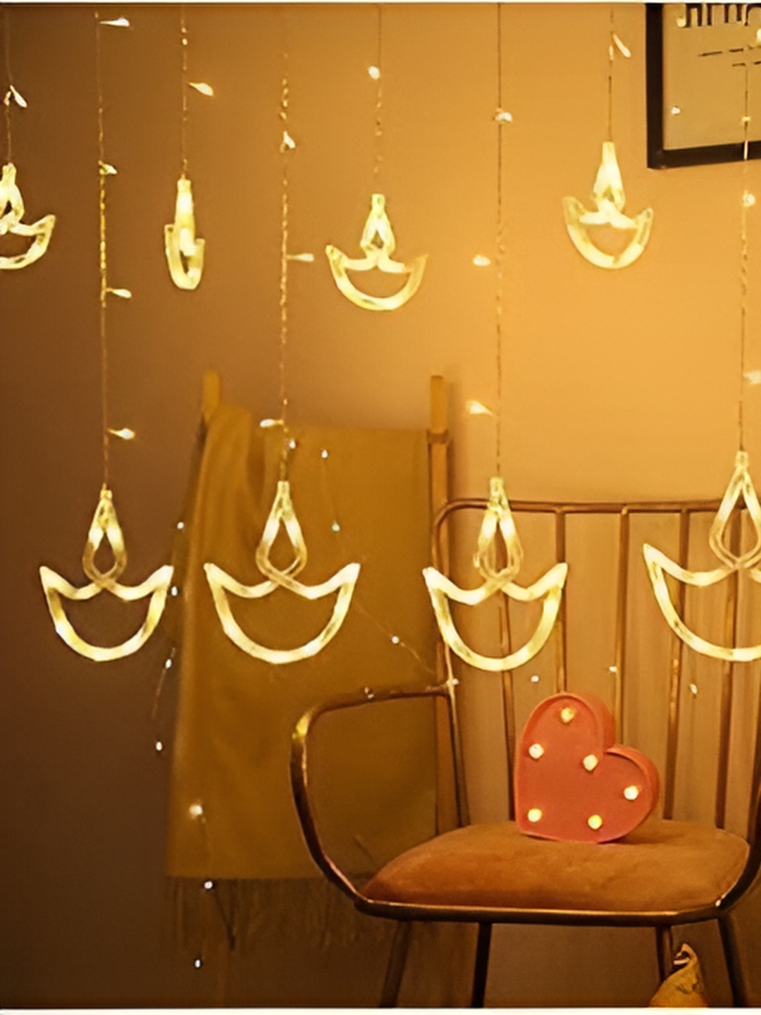 

ENORMITY Yellow Moon Shape String Lights, Multi