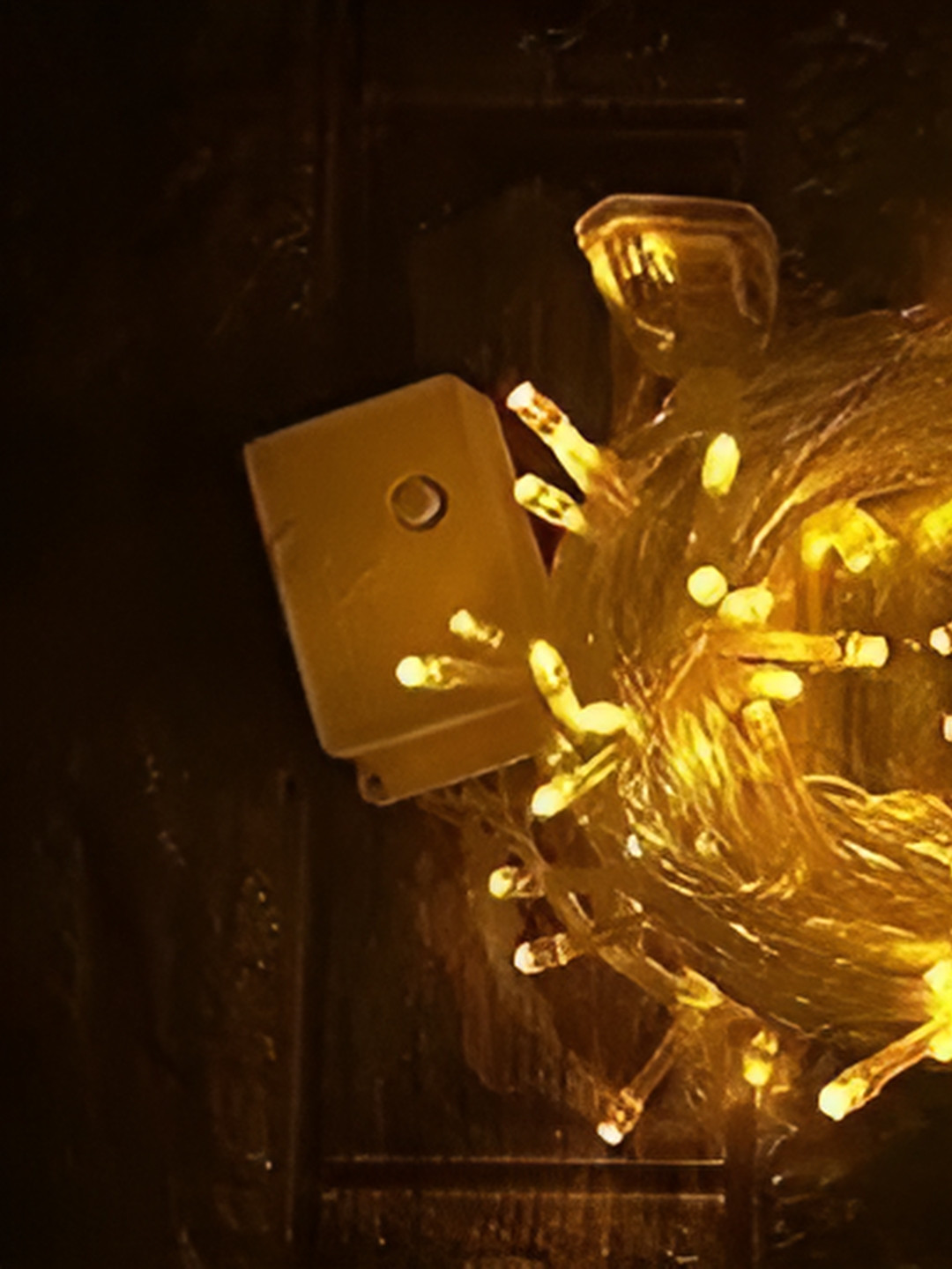 

ENORMITY Yellow Rice Shape String Lights, White