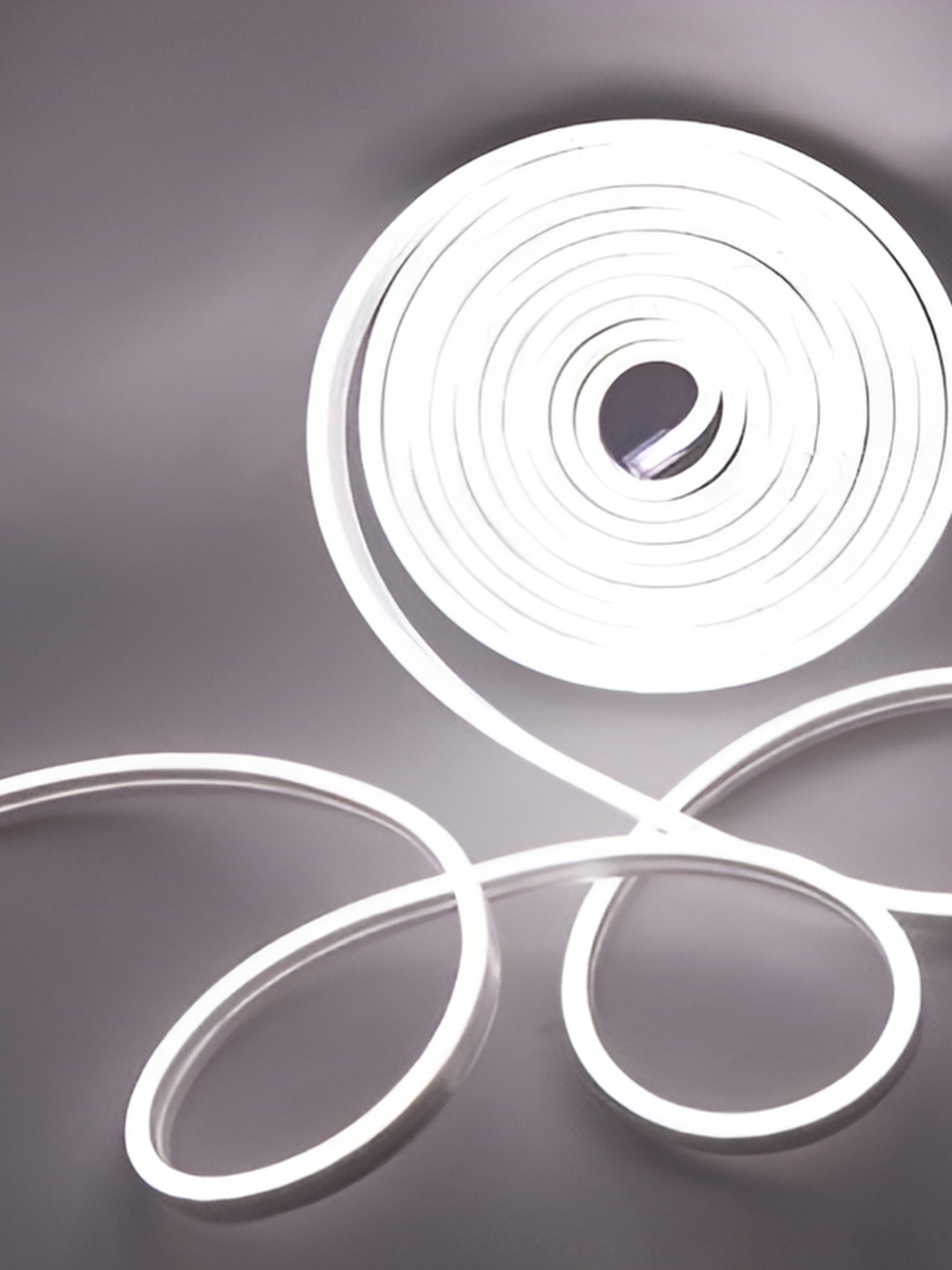 

ENORMITY White Rice Shaped String Lights