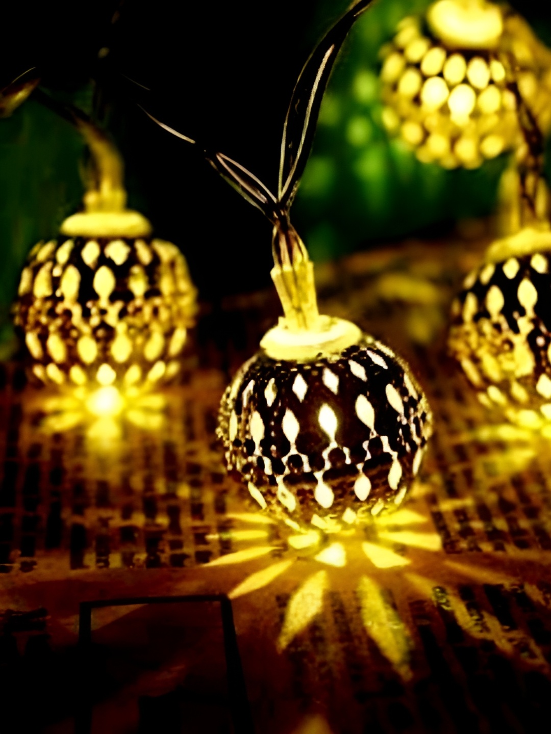 

ENORMITY Ball Shape String Lights, Gold