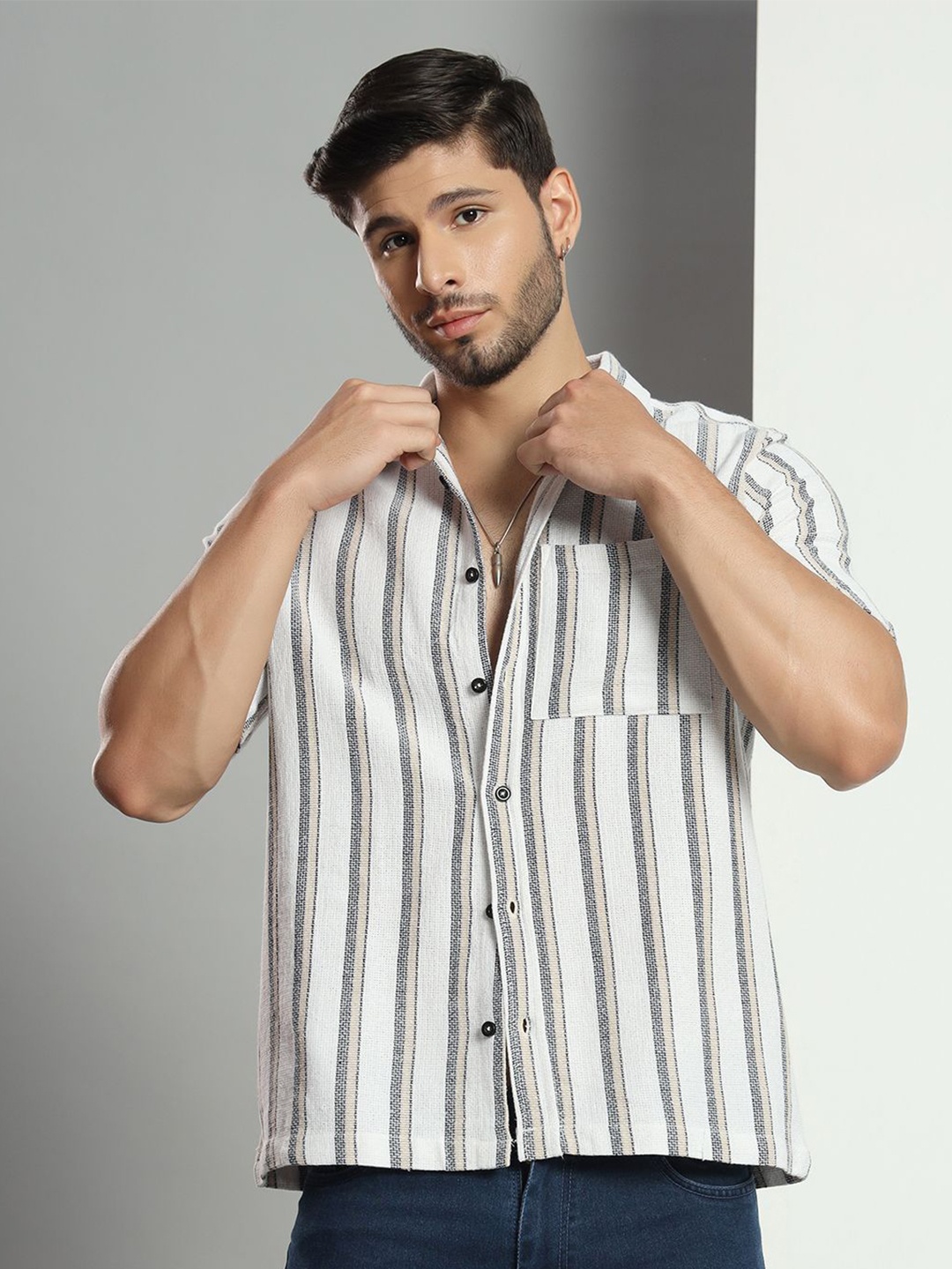 

CHIMPAAANZEE Men Opaque Striped Casual Shirt, White