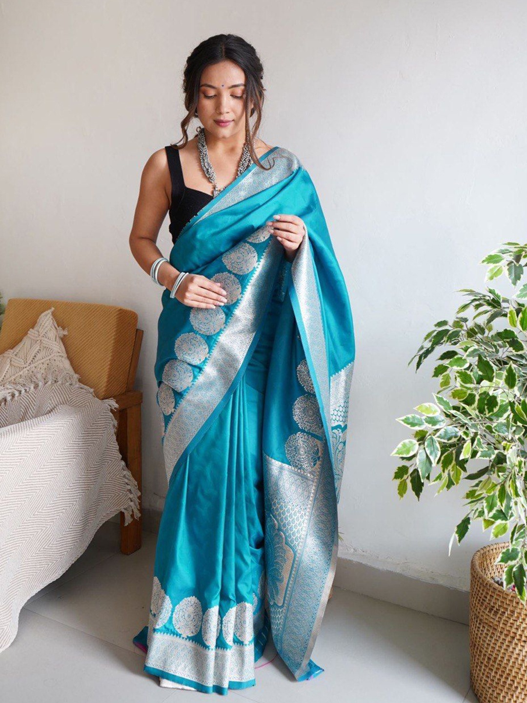 

Upalksh Woven Design Zari Kanjeevaram Saree, Turquoise blue