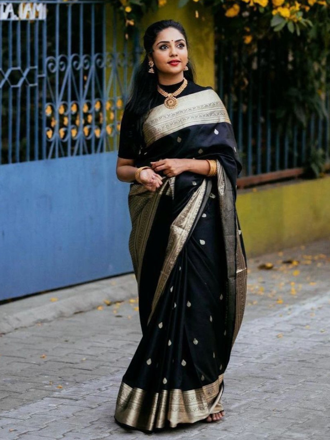 

Upalksh Ethnic Motifs Zari Kanjeevaram Saree, Black