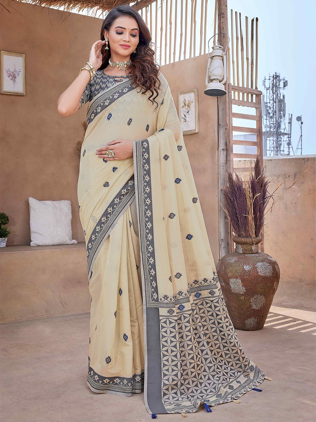 

HEER FASHION Woven Design Banarasi Saree, Cream