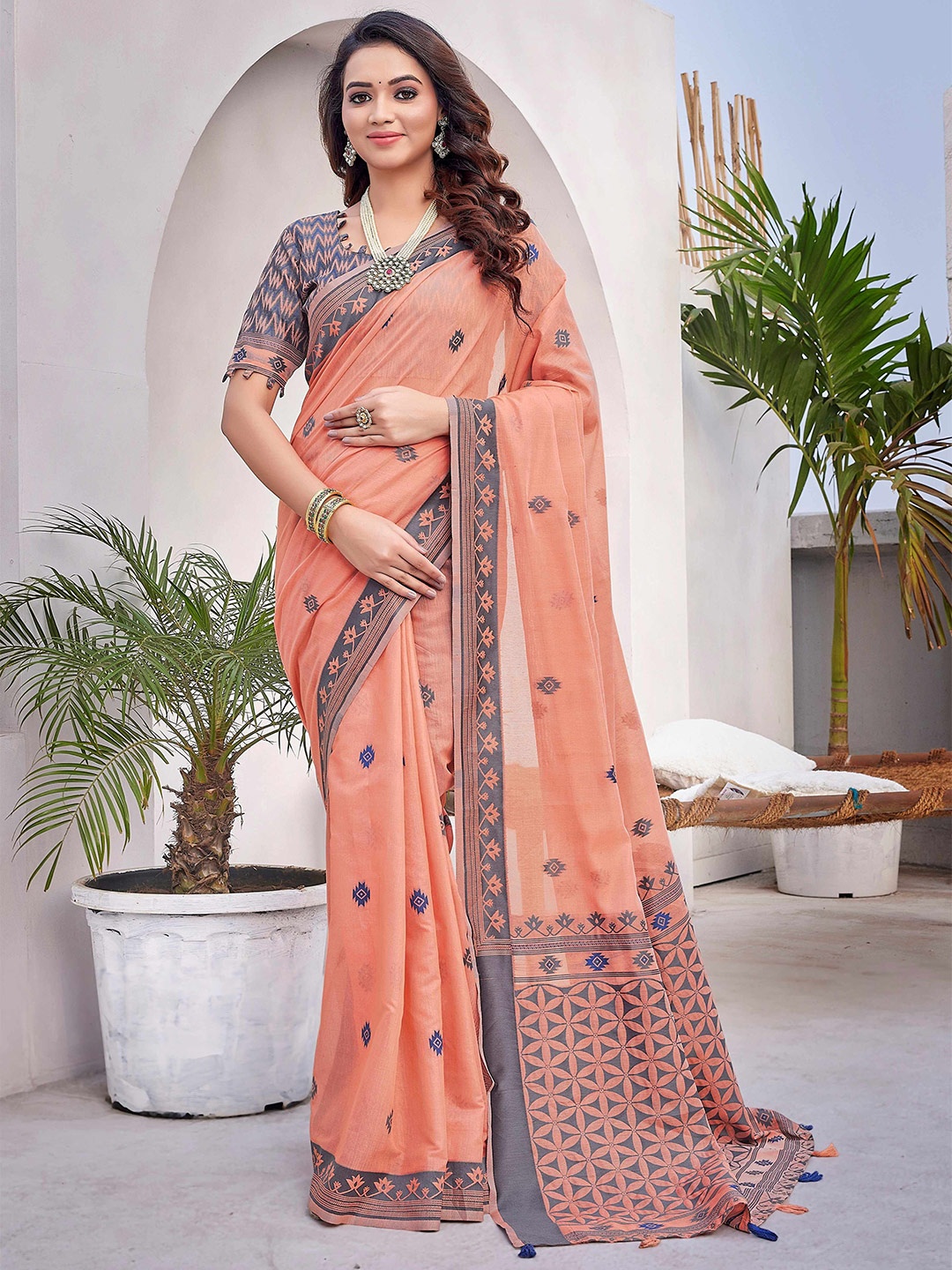 

HEER FASHION Woven Design Banarasi Saree, Peach