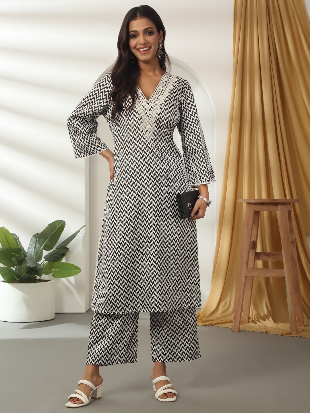 

Likha Women Printed Regular Kurta with Palazzos, Black