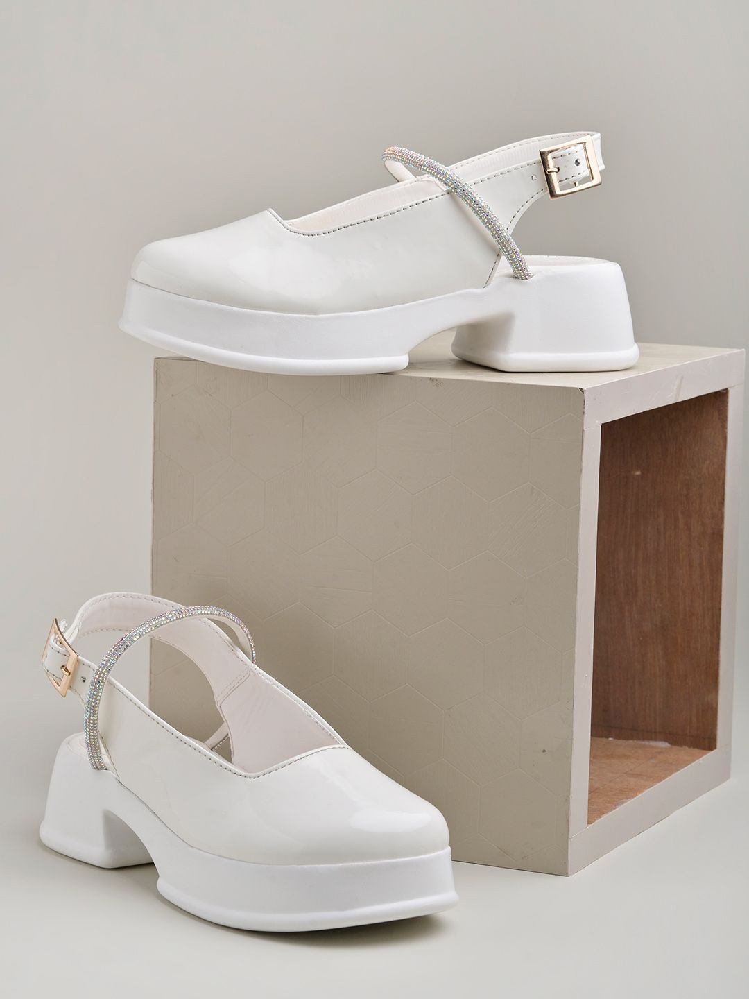 

Shoetopia Girls Party Block Mary Janes, White