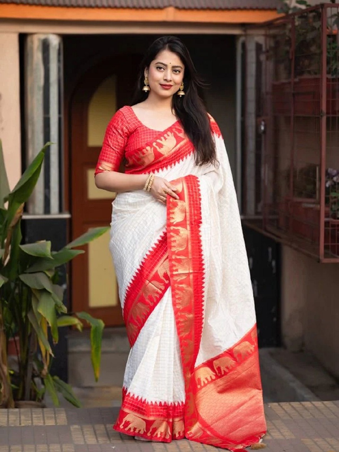 

JULEE Zari Pure Silk Saree, Red