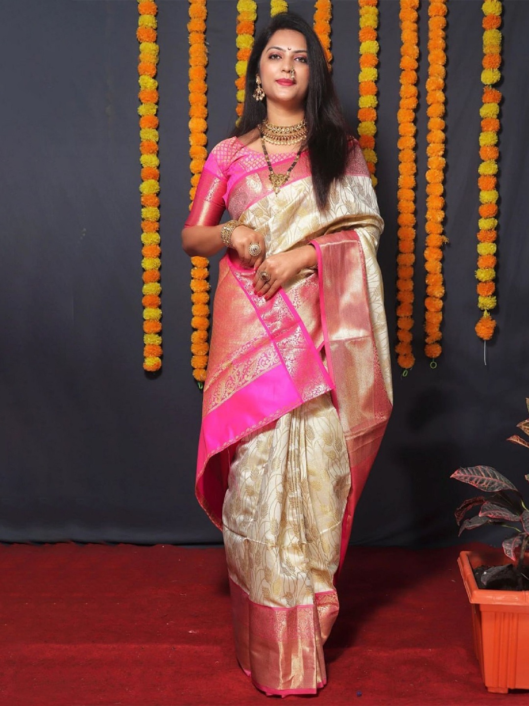 

JULEE Woven Design Zari Pure Silk Saree, Off white