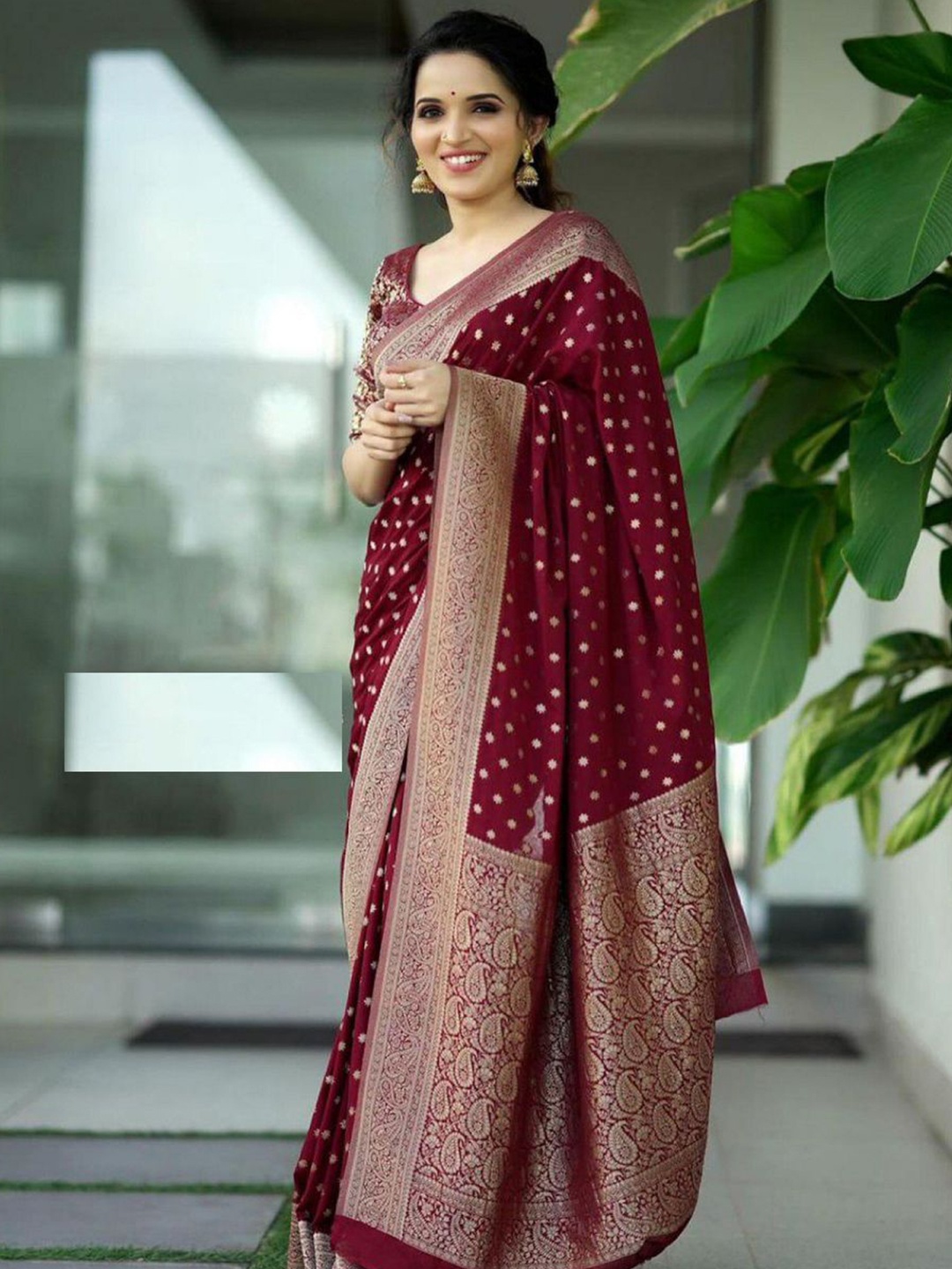 

JULEE Floral Zari Pure Silk Saree, Maroon