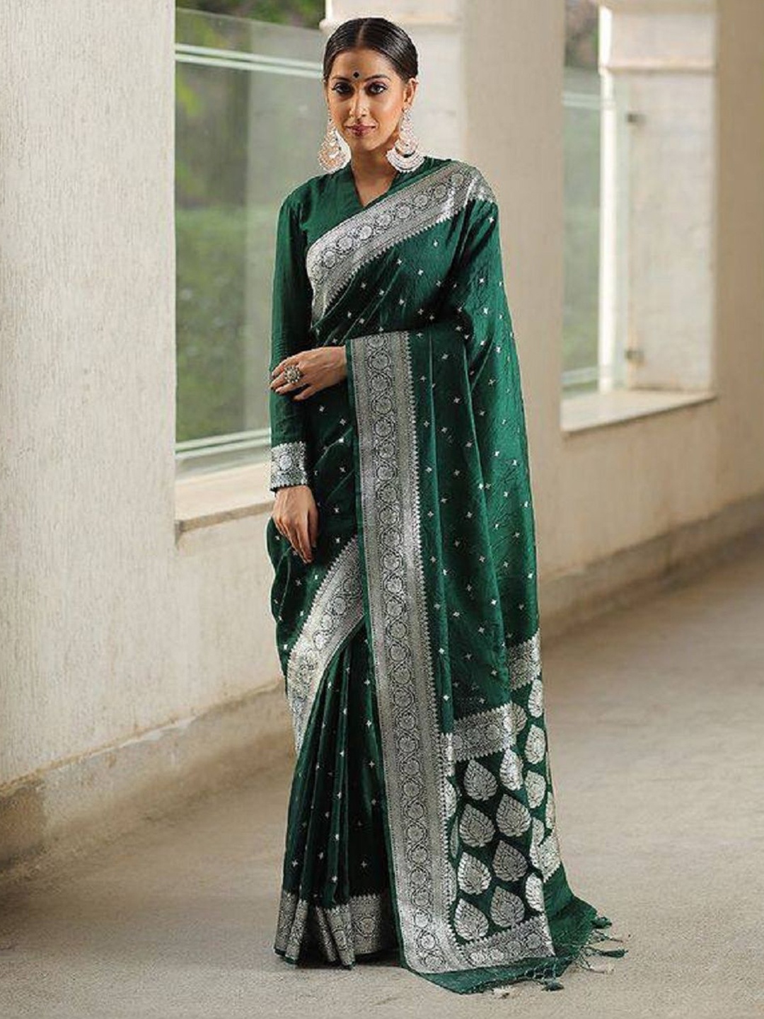 

JULEE Woven Design Zari Pure Silk Banarasi Saree, Green