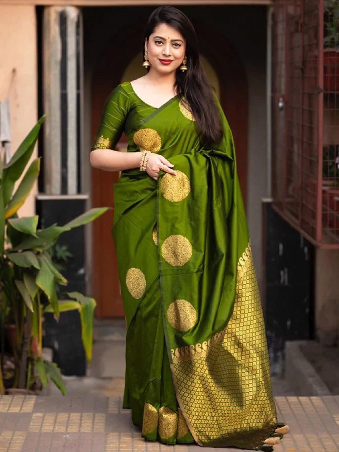 

JULEE Woven Design Silk Blend Saree, Olive