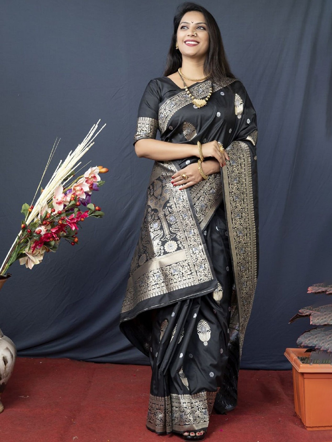 

JULEE Woven Design Zari Silk Cotton Saree, Black