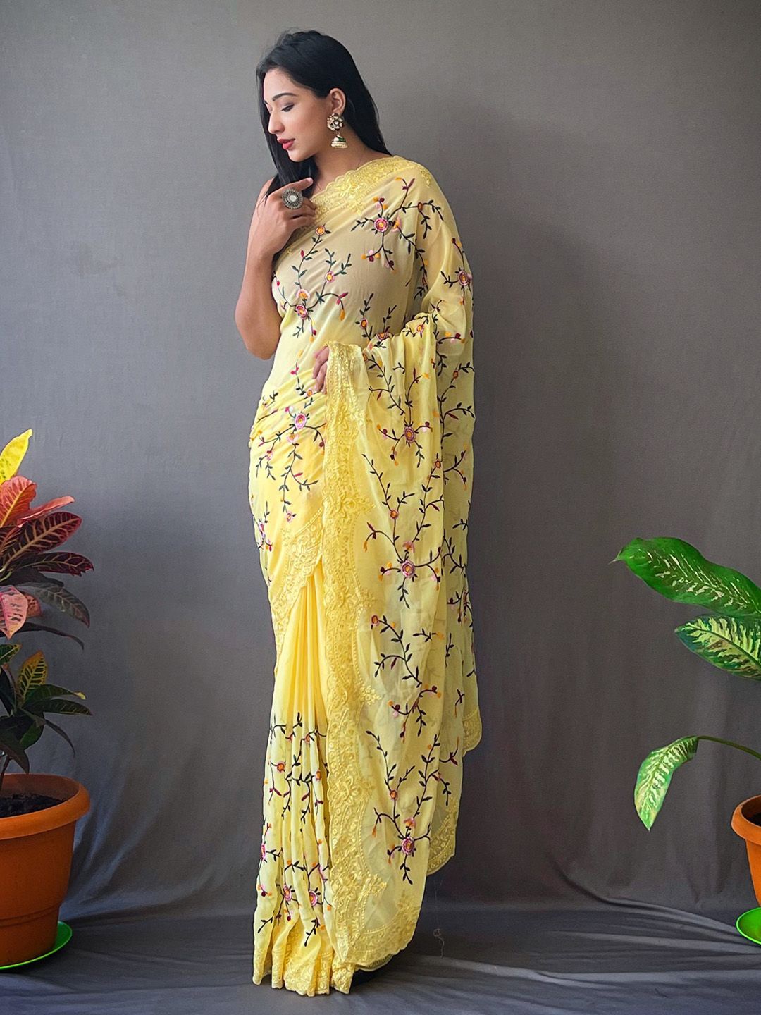 

Ishin Floral Pure Georgette Saree, Yellow