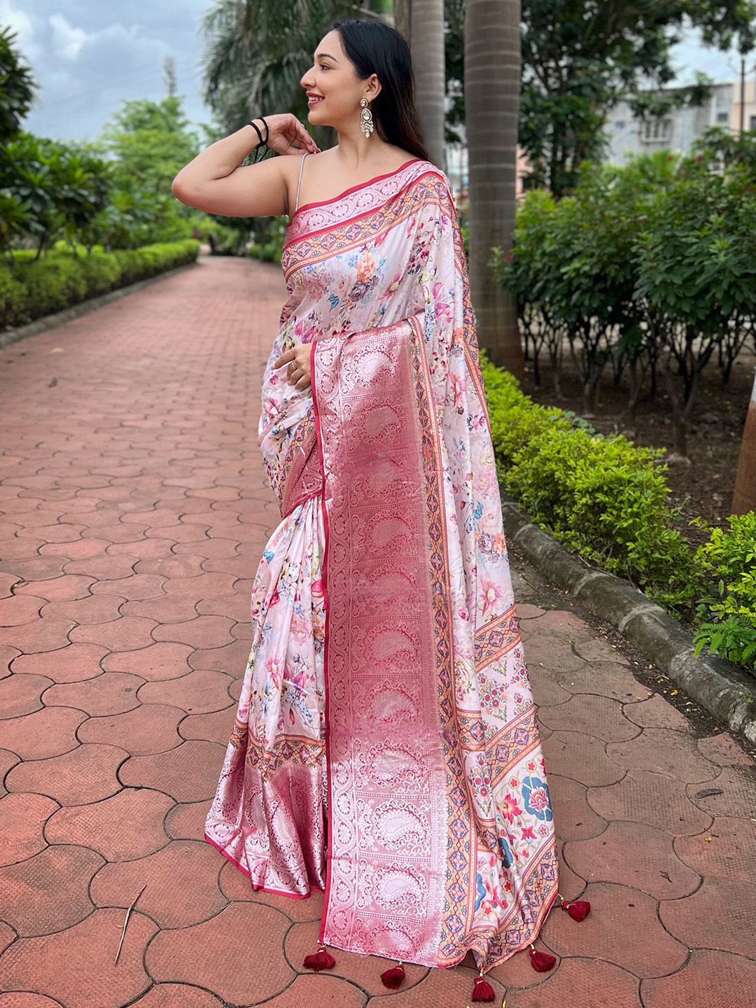 

Ishin Floral Satin Saree, Pink