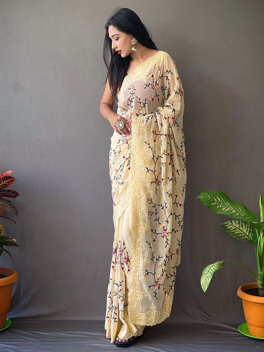 

Ishin Floral Embroidered Pure Georgette Heavy Work Saree, Yellow