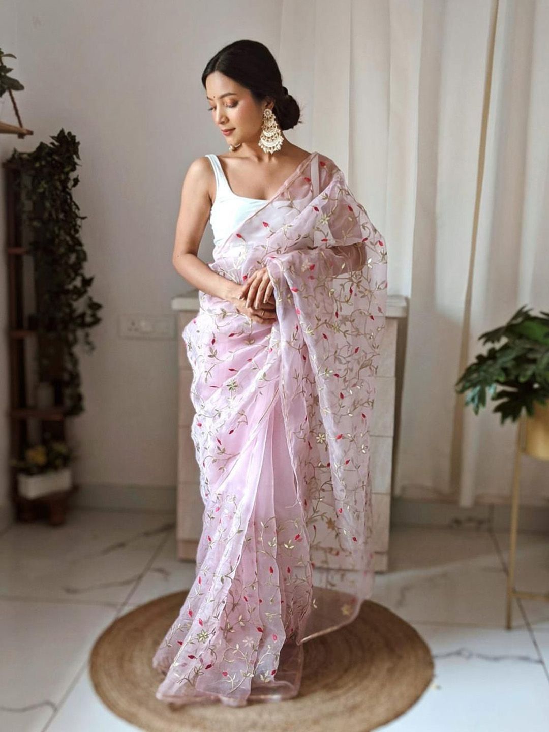 

Ishin Embellished Embroidered Organza Saree, Pink