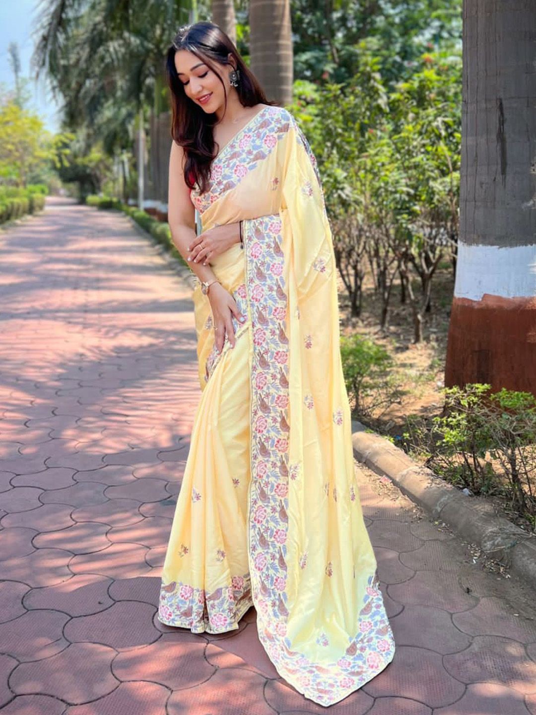 

Ishin Embellished Embroidered Saree, Yellow