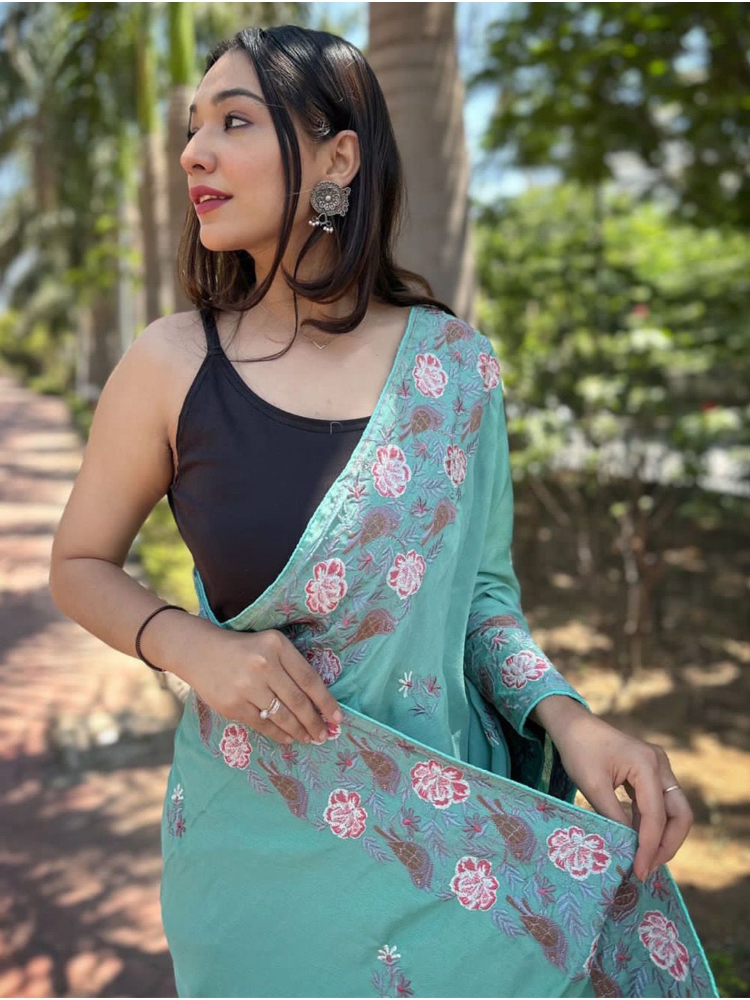 

Ishin Floral Embroidered Saree, Green