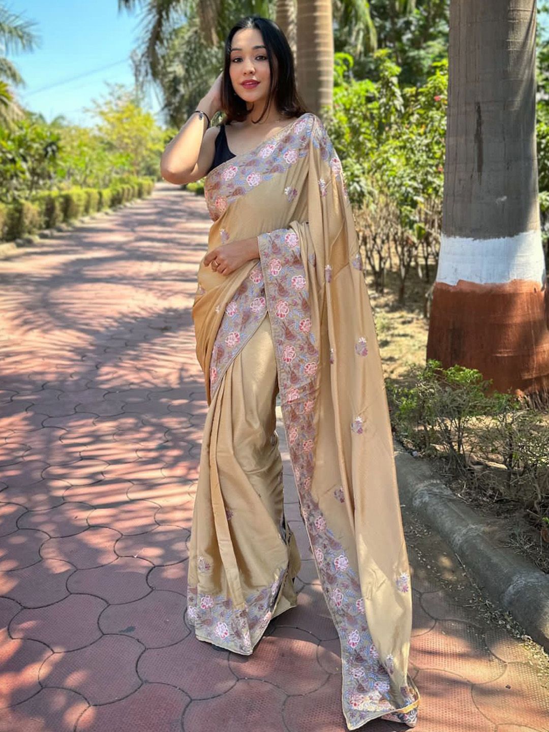 

Ishin Floral Embroidered Saree, Cream