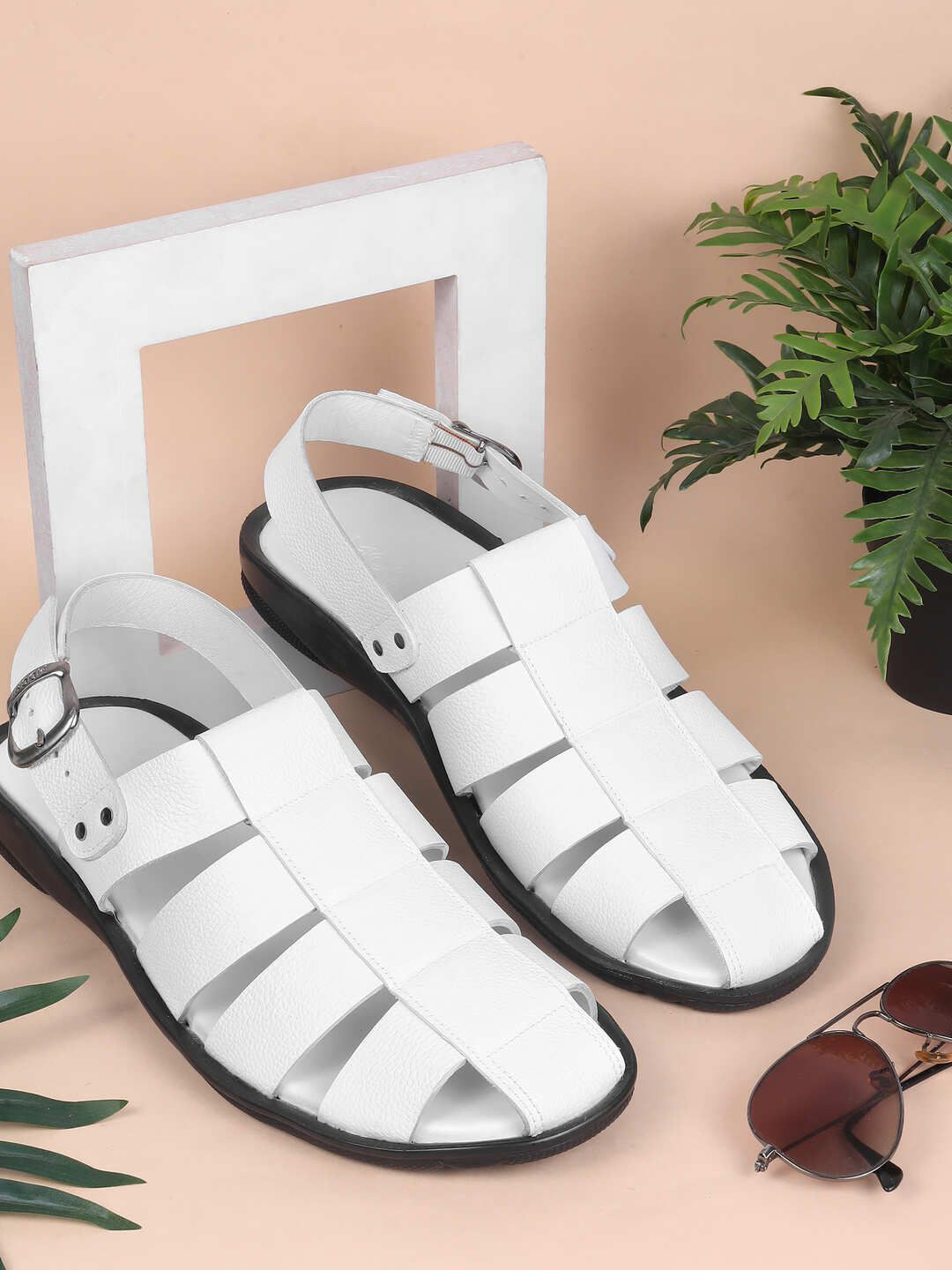 

Mochi Men Ethnic Leather Comfort Sandals, White