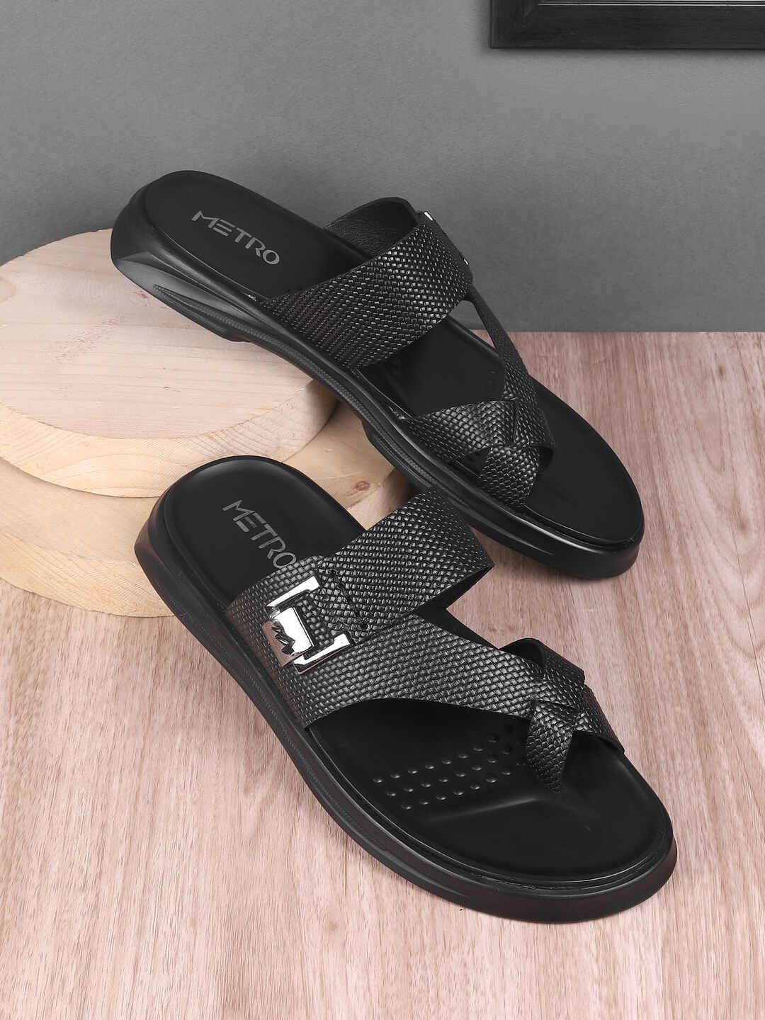 

Mochi Men Leather Comfort Sandals, Black