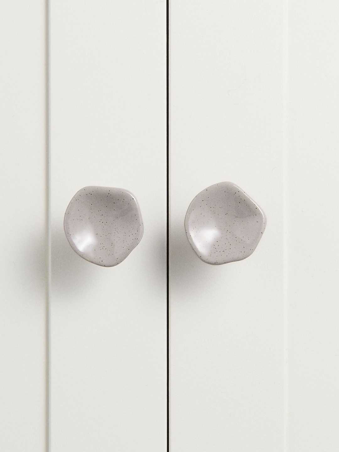 

H&M Grey Pack Of 2 Stoneware Knobs