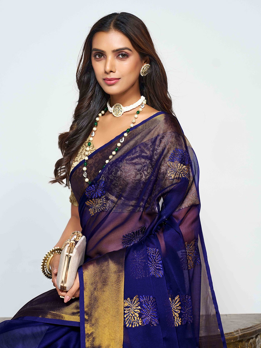 

Sangria Flowy Shimmer Look Saree With Blouse Piece, Navy blue