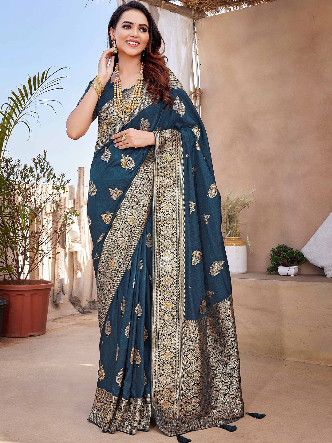 

HEER FASHION Woven Design Zari Silk Blend Banarasi Saree, Navy blue