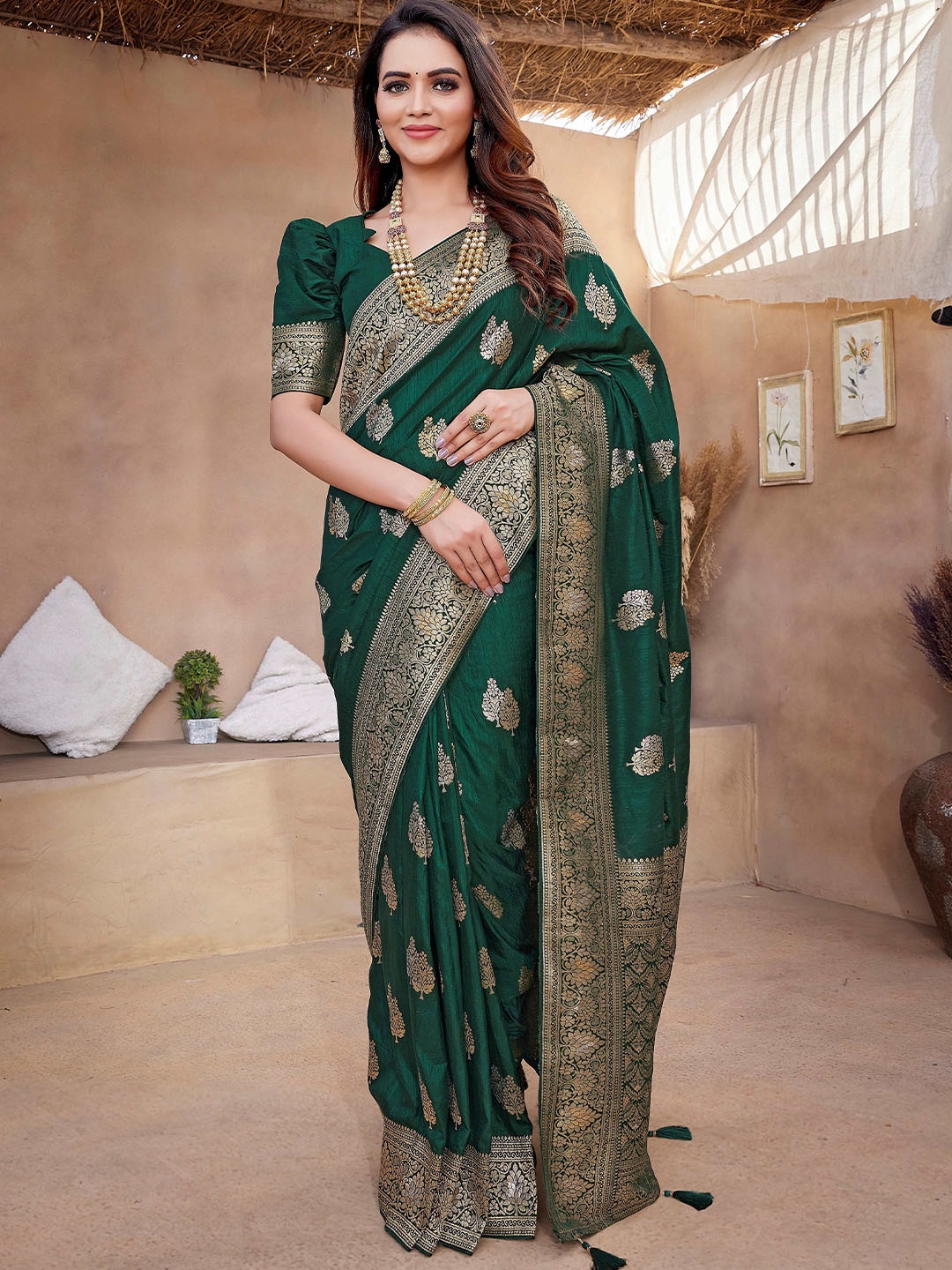 

HEER FASHION Woven Design Zari Silk Blend Banarasi Saree, Green