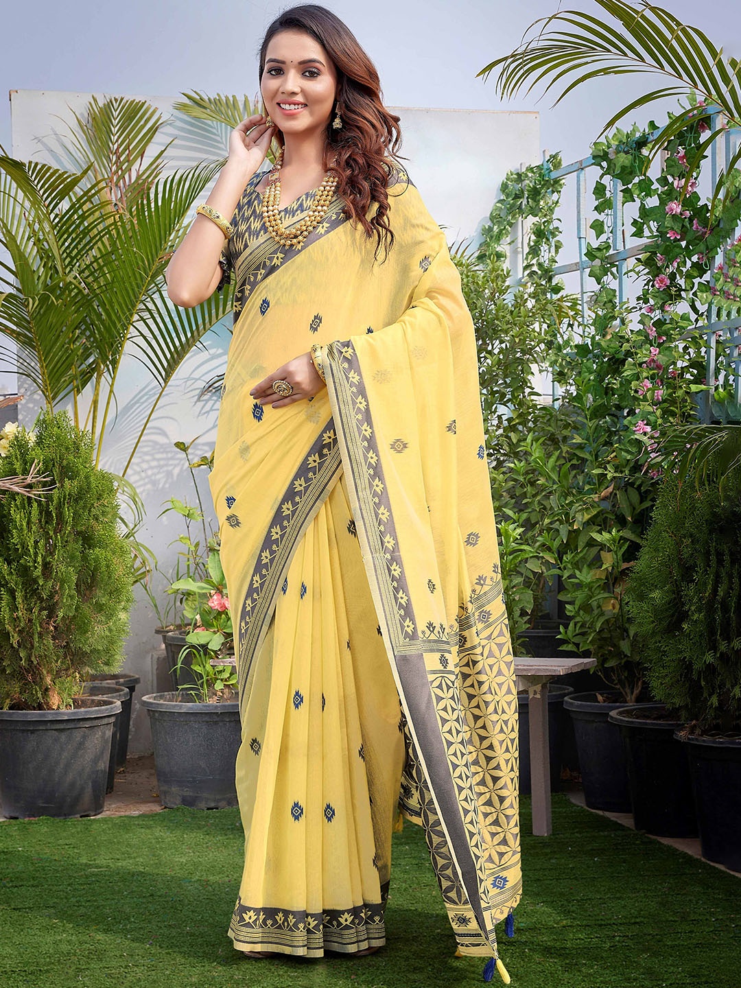 

HEER FASHION Woven Design Zari Banarasi Saree, Yellow