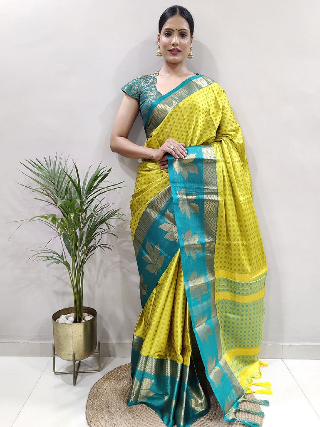 

JULEE Woven Design Zari Pure Silk Saree, Yellow